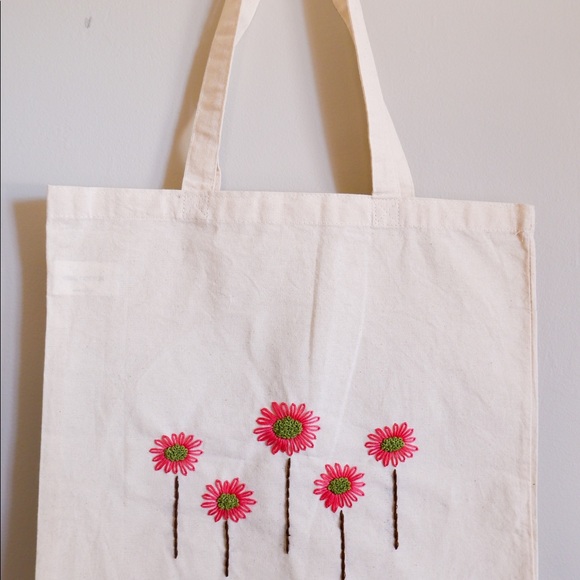 Pink flowers embroidered tote bag, farmer’s market bag, minimalistic tote bag, - Picture 4 of 5